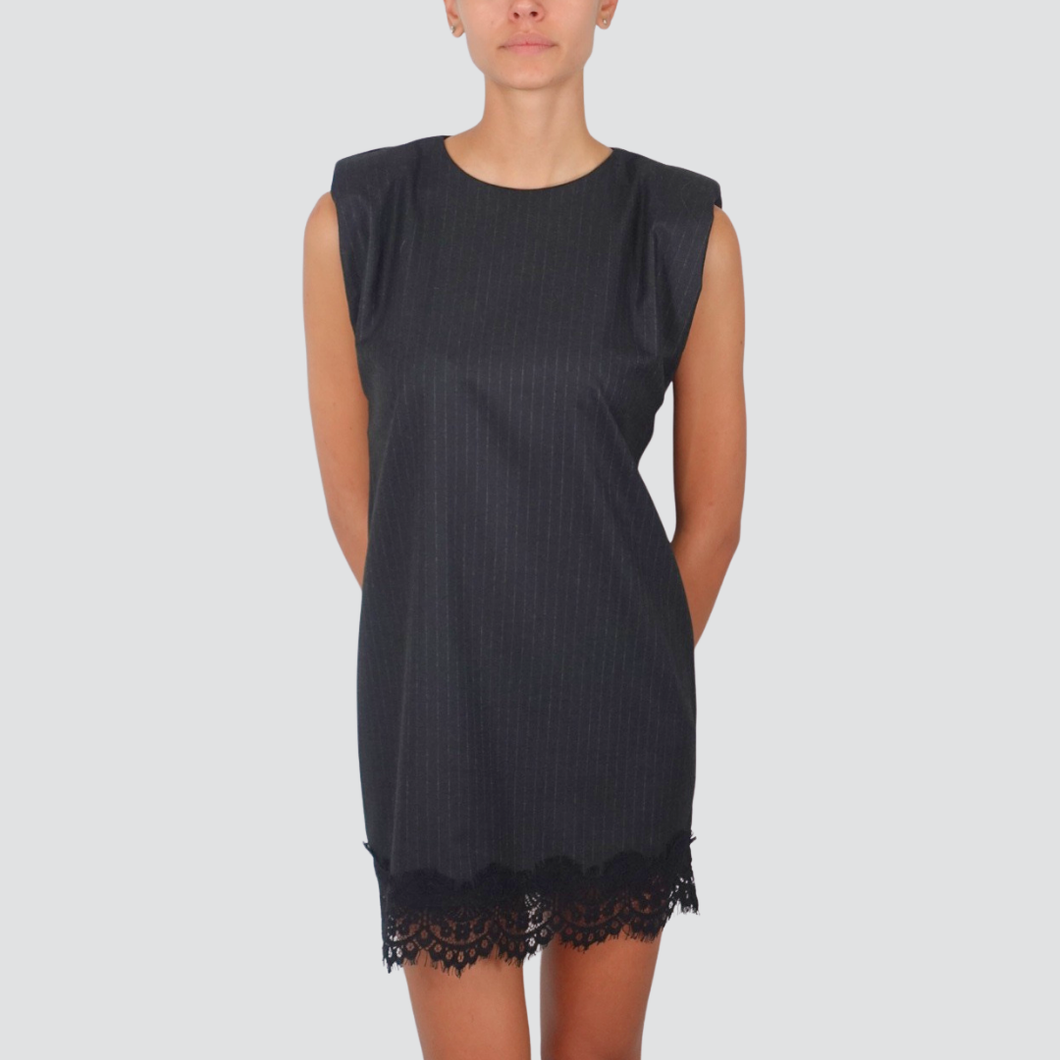 Tensione in abito nero gessato con spallini e fondo pizzo 32% viscosa art W25A571