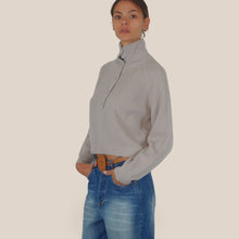 Carica l'immagine nel visualizzatore di Gallery, Tensione in maglia collo alto con bottoni 100% lana Art WL7026
