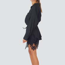 Carica l&#39;immagine nel visualizzatore di Gallery, Tensione in abito camicione gessato con sottoveste pizzo e cintura Art FW250060
