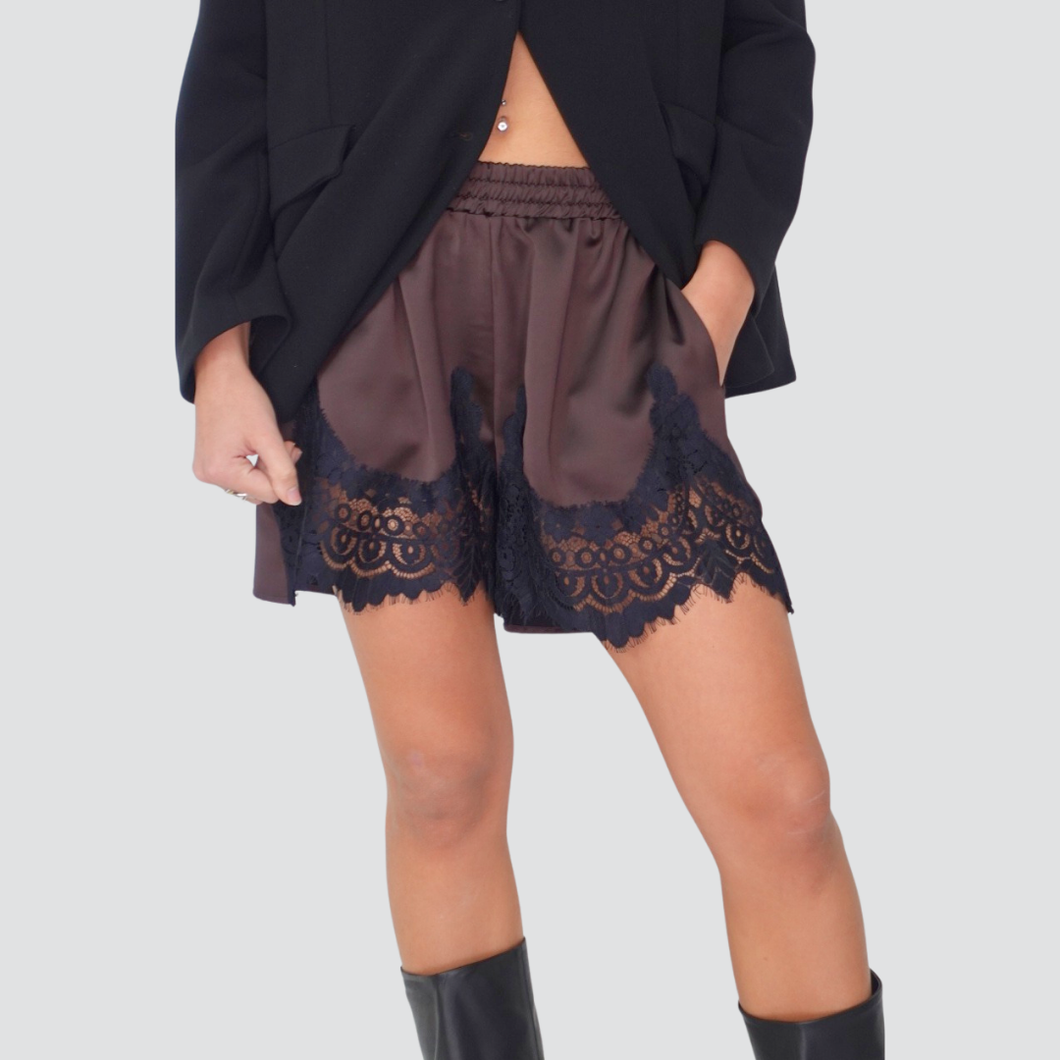 Tensione in short satin con pizzo Art 37809
