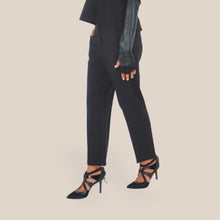 Carica l'immagine nel visualizzatore di Gallery, Tensione in pantalone sigaretta 33% viscosa Art 27P6449
