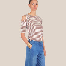 Carica l'immagine nel visualizzatore di Gallery, Maryley t-shirt over rigata cut out spalla 94% viscosa Art 26EB878
