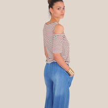 Carica l'immagine nel visualizzatore di Gallery, Maryley t-shirt over rigata cut out spalla 94% viscosa Art 26EB878
