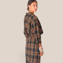 Carica l'immagine nel visualizzatore di Gallery, VICOLO Camicia scollo profondo con top 25% Cotone Art TAC0960 ( Gonna Art TAC0948)
