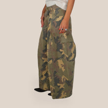 Carica l'immagine nel visualizzatore di Gallery, Tensione in Pantalone balloon camuflage 97% Cotone Art LR636
