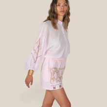 Carica l'immagine nel visualizzatore di Gallery, Tensione in shorts con ricamo elastico vita 100% lino Art PE260398
