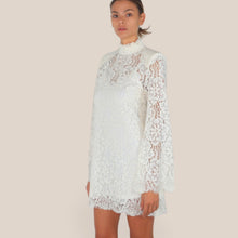 Carica l'immagine nel visualizzatore di Gallery, Tensione in abito corto pizzo con spallini manica trapezio sottoveste 64% cotone Art W26XA17
