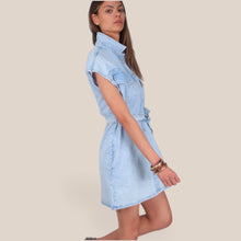 Carica l'immagine nel visualizzatore di Gallery, Vicolo abito denim chiaro smanicato 99% cotone Art DAB5324
