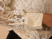 Carica l'immagine nel visualizzatore di Gallery, Tensione in Blusa in pizzo Art HF418
