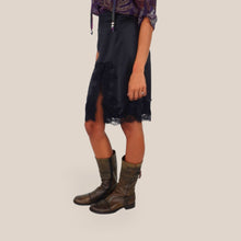 Carica l'immagine nel visualizzatore di Gallery, Haveone gonna midi raso spacco pizzo Art GVS-R067
