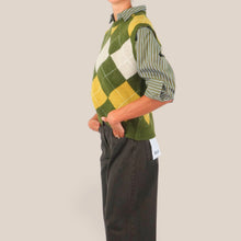 Carica l'immagine nel visualizzatore di Gallery, Haveone gilet rombi misto lana Art MLAZ-R029

