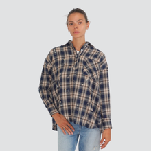Carica l&#39;immagine nel visualizzatore di Gallery, Vicolo camicia check con strappi e strass Art RF0013
