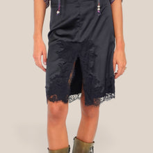 Carica l'immagine nel visualizzatore di Gallery, Haveone gonna midi raso spacco pizzo Art GVS-R067
