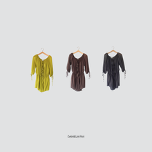 Carica l&#39;immagine nel visualizzatore di Gallery, Vicolo jumpsuit corta con nappine 100% cotone Art TD2999
