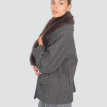 Carica l&#39;immagine nel visualizzatore di Gallery, Tensione in giacca foderata con collo eco-pelliccia amovibile Art FW250022

