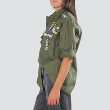 Carica l&#39;immagine nel visualizzatore di Gallery, Tensione in sahariana militare patch Love e strass 100% cotone Art 37355
