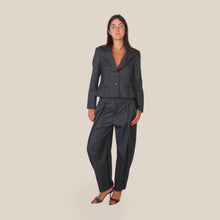 Carica l'immagine nel visualizzatore di Gallery, Tensione in pantalone gessato con pinces Art W26P333 ( blazer Art W26J255 )
