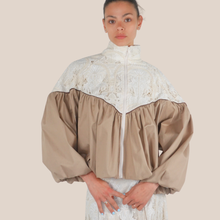 Carica l'immagine nel visualizzatore di Gallery, Tensione in bomber foderato increspato con pizzo 100% cotone Art 38810
