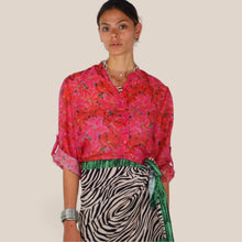 Carica l'immagine nel visualizzatore di Gallery, Haveone camicia over stampa fiore rosso 85% lyocell Art CVS-Q505
