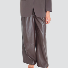 Carica l'immagine nel visualizzatore di Gallery, Vicolo pantalone palazzo ecopelle elastico vita con cintura Art TF1979
