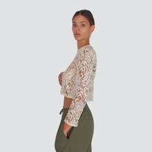 Carica l&#39;immagine nel visualizzatore di Gallery, Tensione in blusa crop pizzo 56% viscosa 20% cotone Art W25C223

