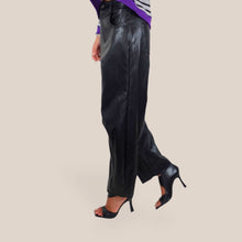 Carica l'immagine nel visualizzatore di Gallery, Vicolo pantalone balloon ecopelle invecchiato 29% viscosa 3% cotone Art TAC0334
