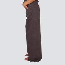Carica l&#39;immagine nel visualizzatore di Gallery, Tensione in jeans Giusi superpocket moro 98% cotone

