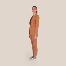 Carica l'immagine nel visualizzatore di Gallery, Kontatto completo cammello blazer 1 bottone più pantalone sigaretta CO8014
