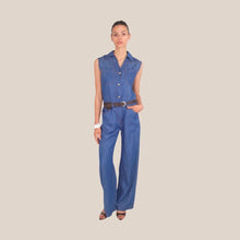 Carica l'immagine nel visualizzatore di Gallery, Tensione in tuta smanicata denim con cintura 100% lyocell Art S25U915
