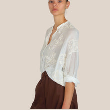Carica l'immagine nel visualizzatore di Gallery, Tensione in camicia over ricamata 86% cotone 14% seta Art S26CG53
