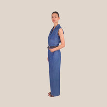 Carica l'immagine nel visualizzatore di Gallery, Tensione in tuta smanicata denim con cintura 100% lyocell Art S25U915
