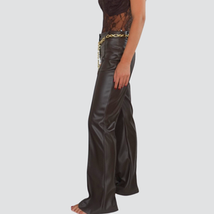 Tensione in pantalone ecopelle svasato con cintura oro Art FW250002