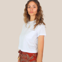Carica l'immagine nel visualizzatore di Gallery, Haveone t-shirt over con taschino e collana fiore 100% cotone Art TMA-Q229
