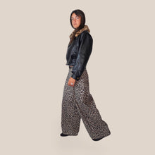 Carica l'immagine nel visualizzatore di Gallery, Tensione in pantalone balloon maculato con cintura 97% cotone Art MX342
