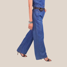Carica l'immagine nel visualizzatore di Gallery, Tensione in tuta smanicata denim con cintura 100% lyocell Art S25U915
