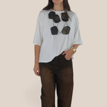Carica l'immagine nel visualizzatore di Gallery, Philia Loft t-shirt over con collana 94% cotone Art R03L0349
