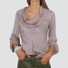 Carica l&#39;immagine nel visualizzatore di Gallery, Philia Loft blusa scollo gronda 100% visocsa Art W01G0050
