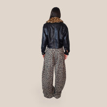 Carica l'immagine nel visualizzatore di Gallery, Tensione in pantalone balloon maculato con cintura 97% cotone Art MX342
