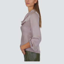 Carica l&#39;immagine nel visualizzatore di Gallery, Philia Loft blusa scollo gronda 100% visocsa Art W01G0050
