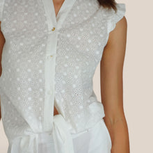 Carica l'immagine nel visualizzatore di Gallery, Susy Mix camicia sangallo annodata 100% cotone Art 180381

