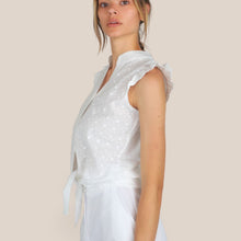 Carica l'immagine nel visualizzatore di Gallery, Susy Mix camicia sangallo annodata 100% cotone Art 180381
