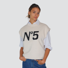 Carica l&#39;immagine nel visualizzatore di Gallery, Tensione in maglia over ricamo N°5 Art W5HMT1
