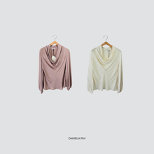 Carica l&#39;immagine nel visualizzatore di Gallery, Philia Loft blusa scollo gronda 100% visocsa Art W01G0050
