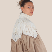 Carica l'immagine nel visualizzatore di Gallery, Tensione in bomber foderato increspato con pizzo 100% cotone Art 38810
