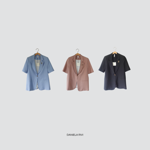 Tensione in blazer manica corta goffrato con spilla 84% viscosa Art 25B7625