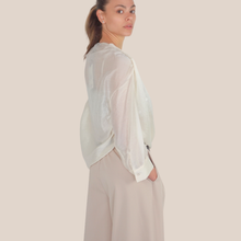 Carica l'immagine nel visualizzatore di Gallery, Haveone camicia scollata più fascia paillettes 85% lyocell Art CVS-Q071
