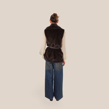 Carica l'immagine nel visualizzatore di Gallery, Dixie gilet eco-pelliccia con cintura Art LAHB2BBCA
