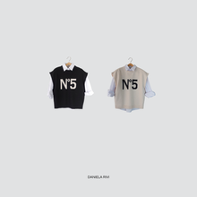 Carica l&#39;immagine nel visualizzatore di Gallery, Tensione in maglia over ricamo N°5 Art W5HMT1
