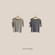 Carica l'immagine nel visualizzatore di Gallery, Maryley t-shirt over rigata cut out spalla 94% viscosa Art 26EB878
