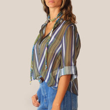 Carica l'immagine nel visualizzatore di Gallery, Haveone camicia over rigata con collana 85% lyocell Art CVS-R066
